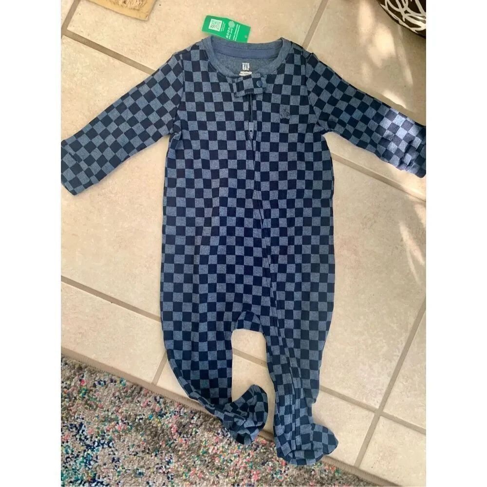 Bundle of 2 Sleepers (Carters & GAP) NWT - Picture 9 of 10